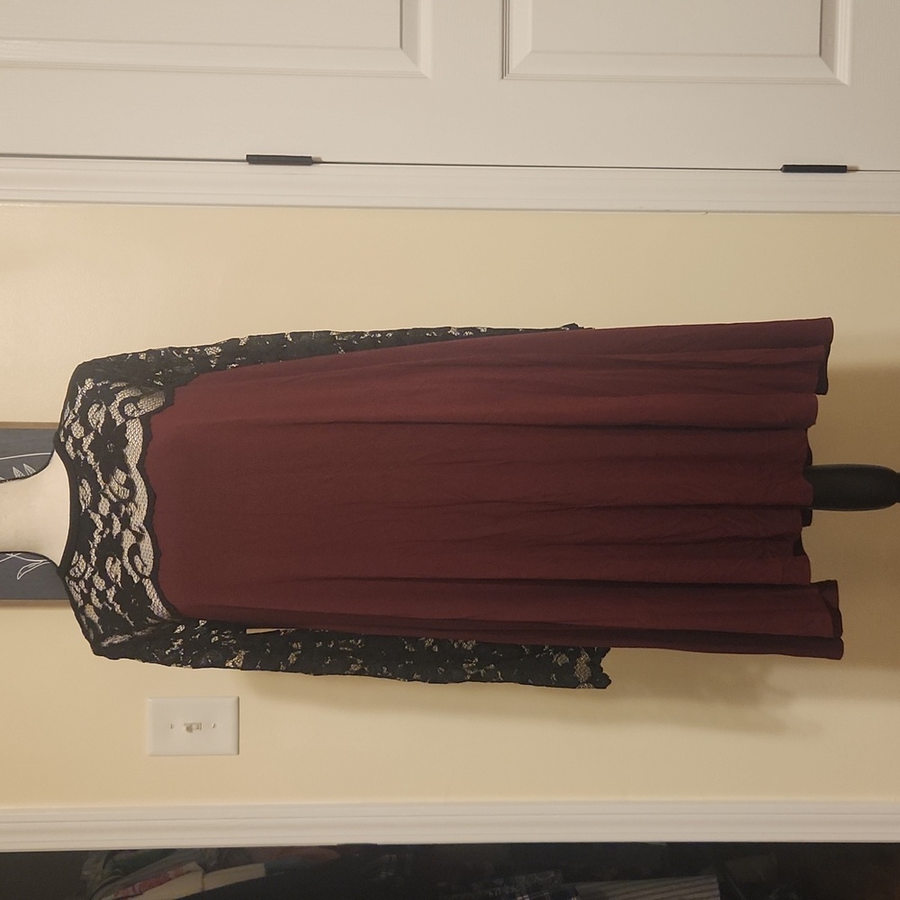 Karen Kane Cranberry midi dress, size Medium